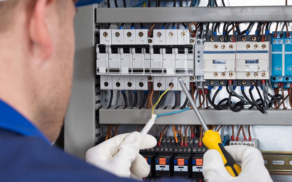 travail électricien Paris 15